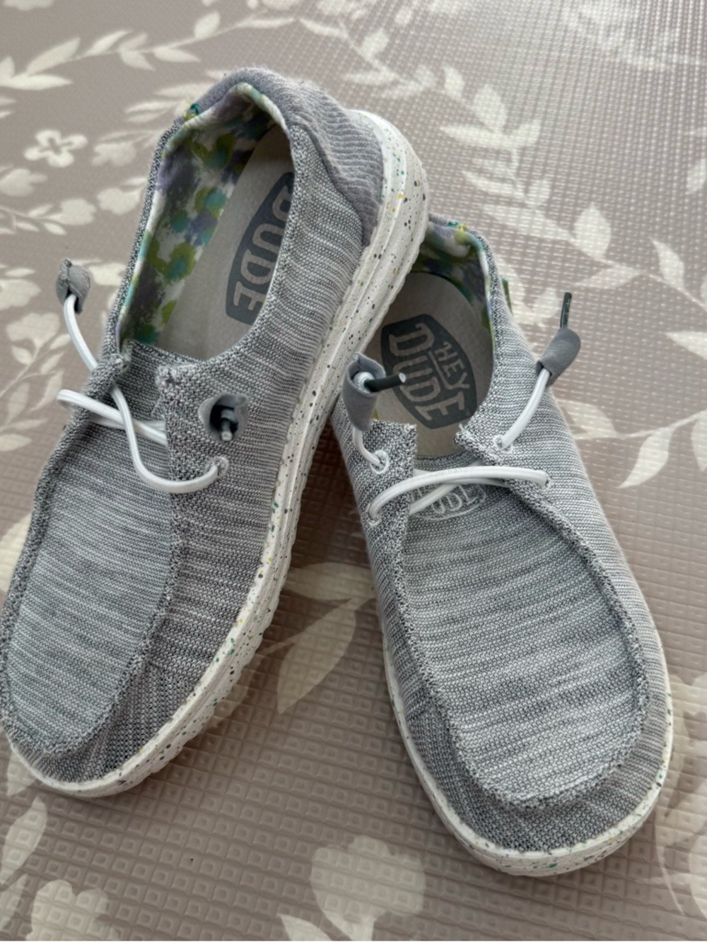 Women’s Wendy Hey Dude Gray Knit Slip-On Shoes with White Laces Size 7